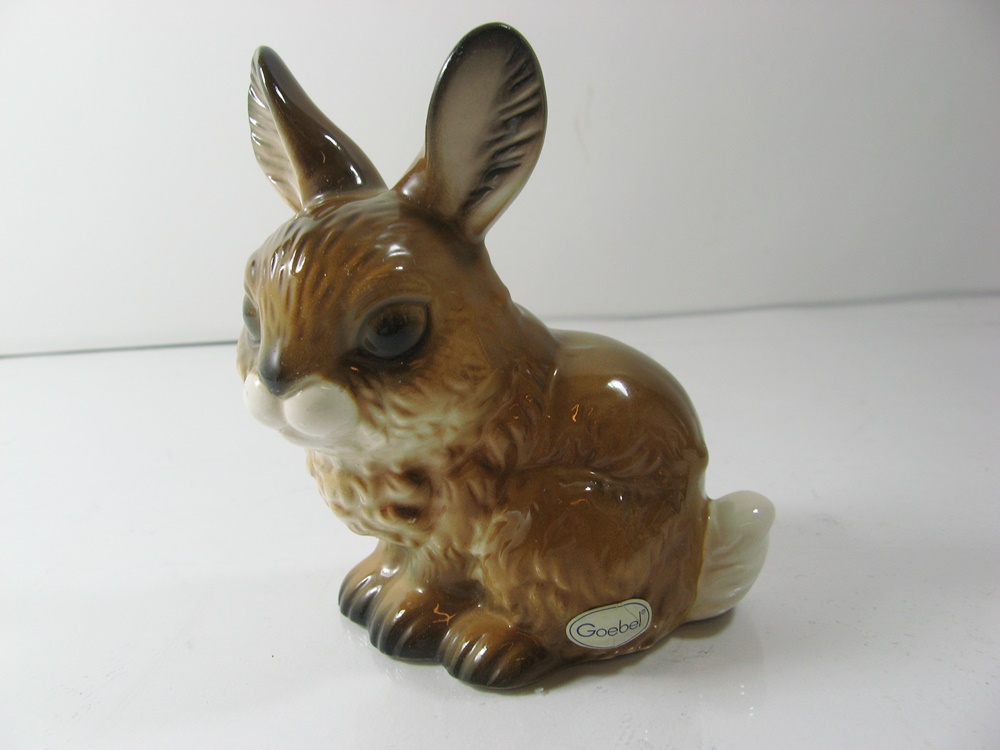 Goebel Hase Porzellan ca. H 9 cm B 5,5 cm T 6 cm (52)